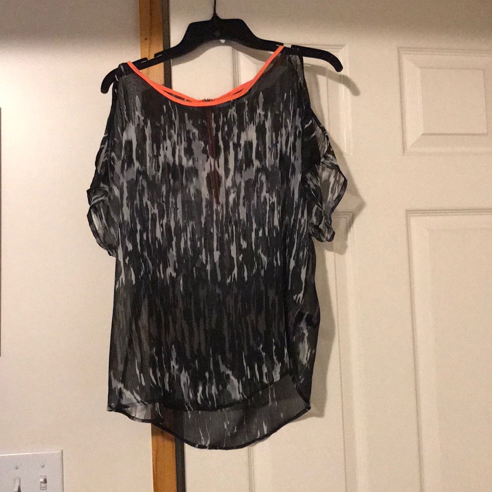Open shoulder shirt